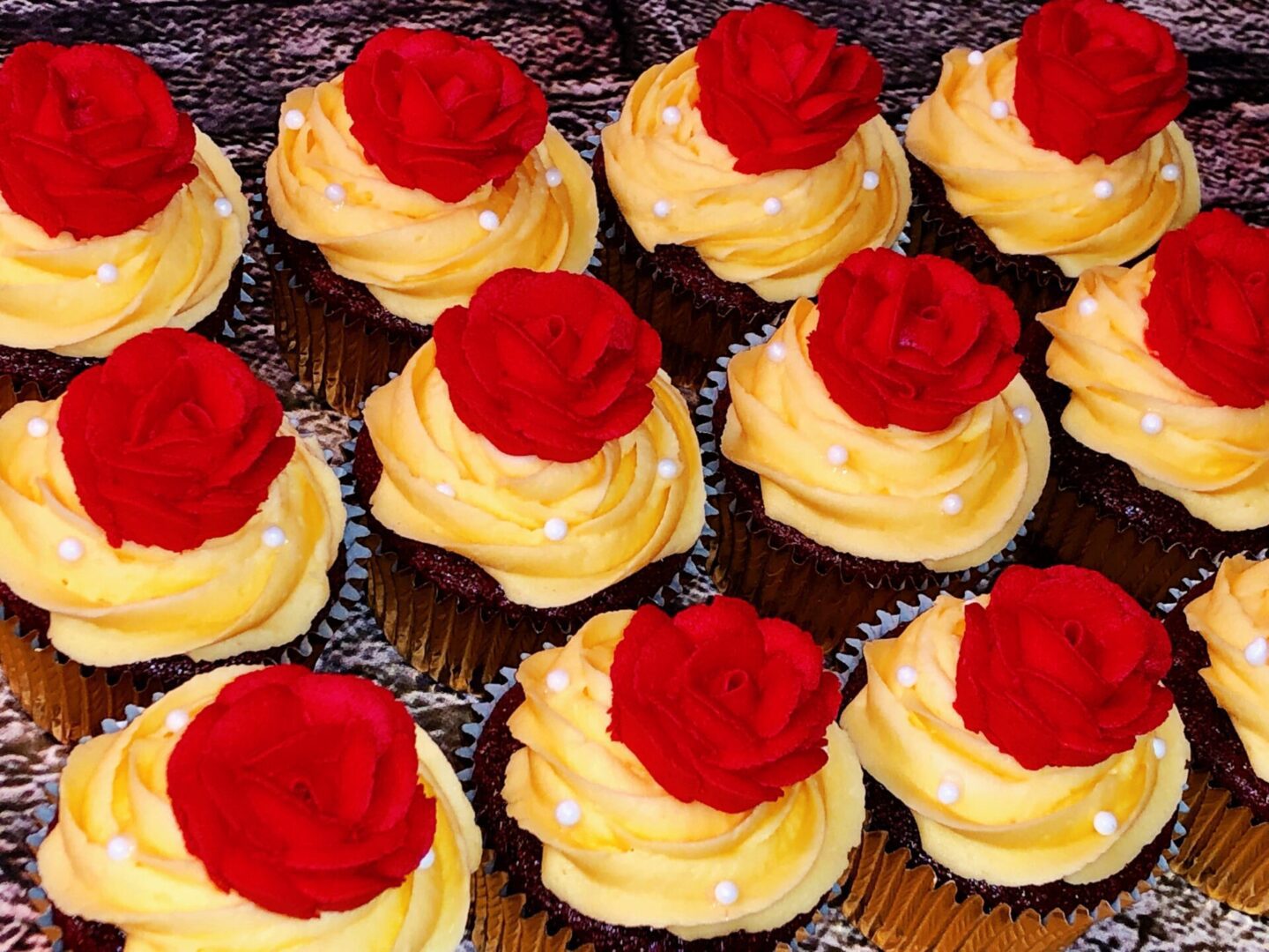 Cupcakes with rose